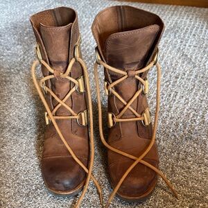Sorel Brown Ankle Boots with Tan Laces